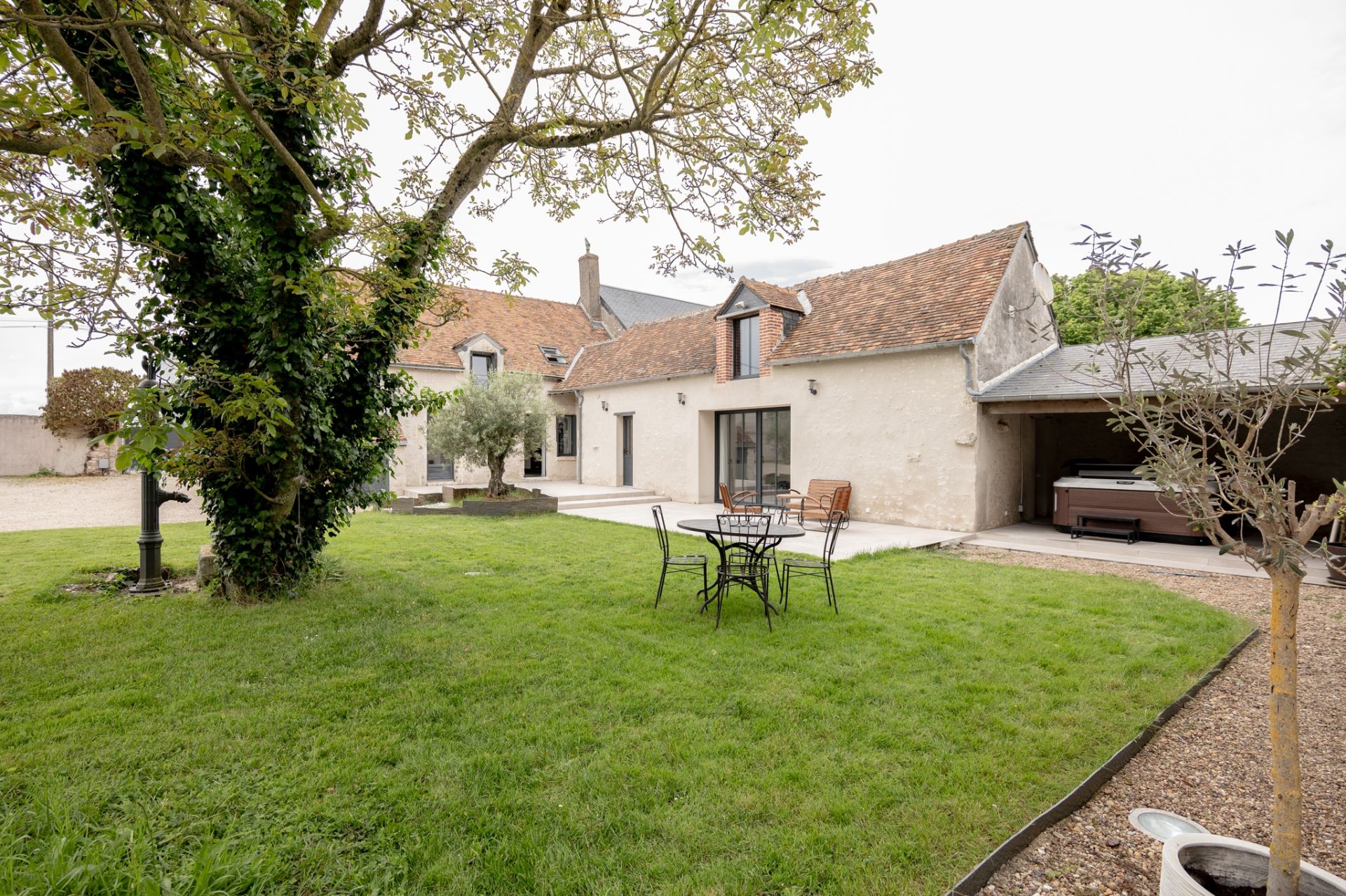 long house 8 rooms for sale on LA CHAPELLE ST MARTIN EN PLAINE (41500)