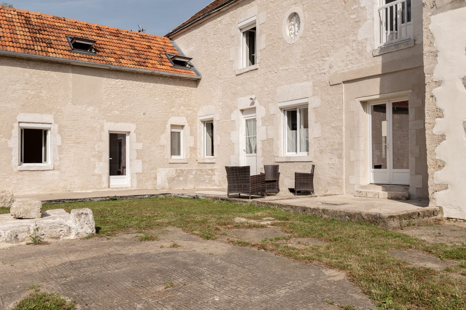 farm complex 10 rooms for sale on LA CHAPELLE ST MARTIN EN PLAINE (41500)