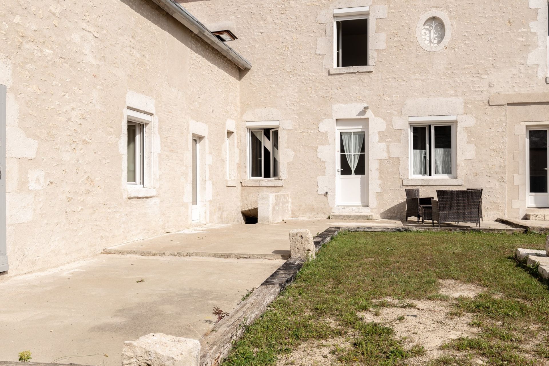 farm complex 10 rooms for sale on LA CHAPELLE ST MARTIN EN PLAINE (41500)