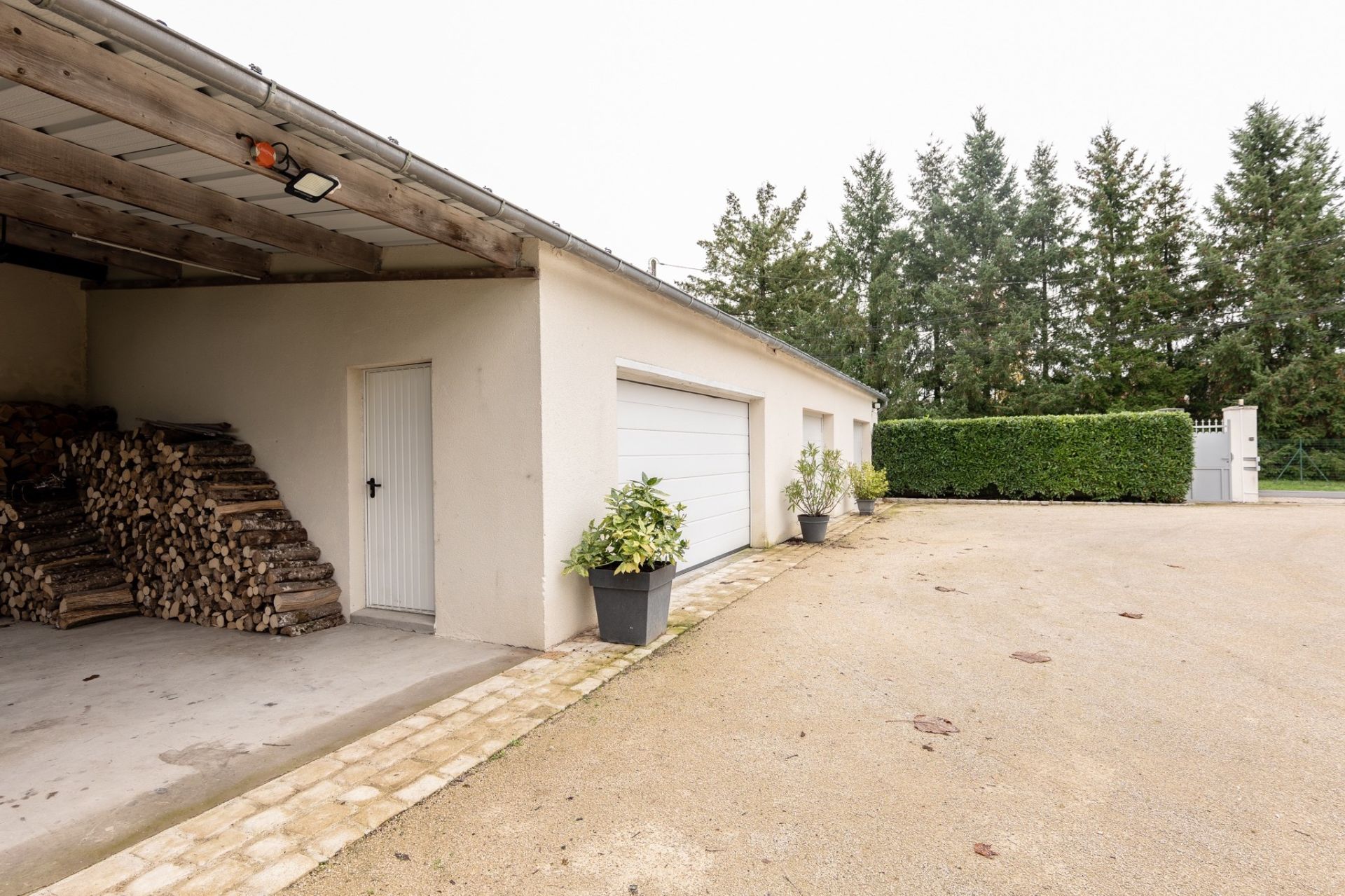 garage for sale on FRESNES (41700)