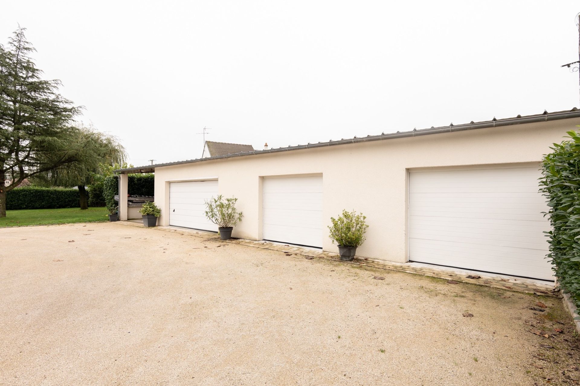 garage for sale on FRESNES (41700)